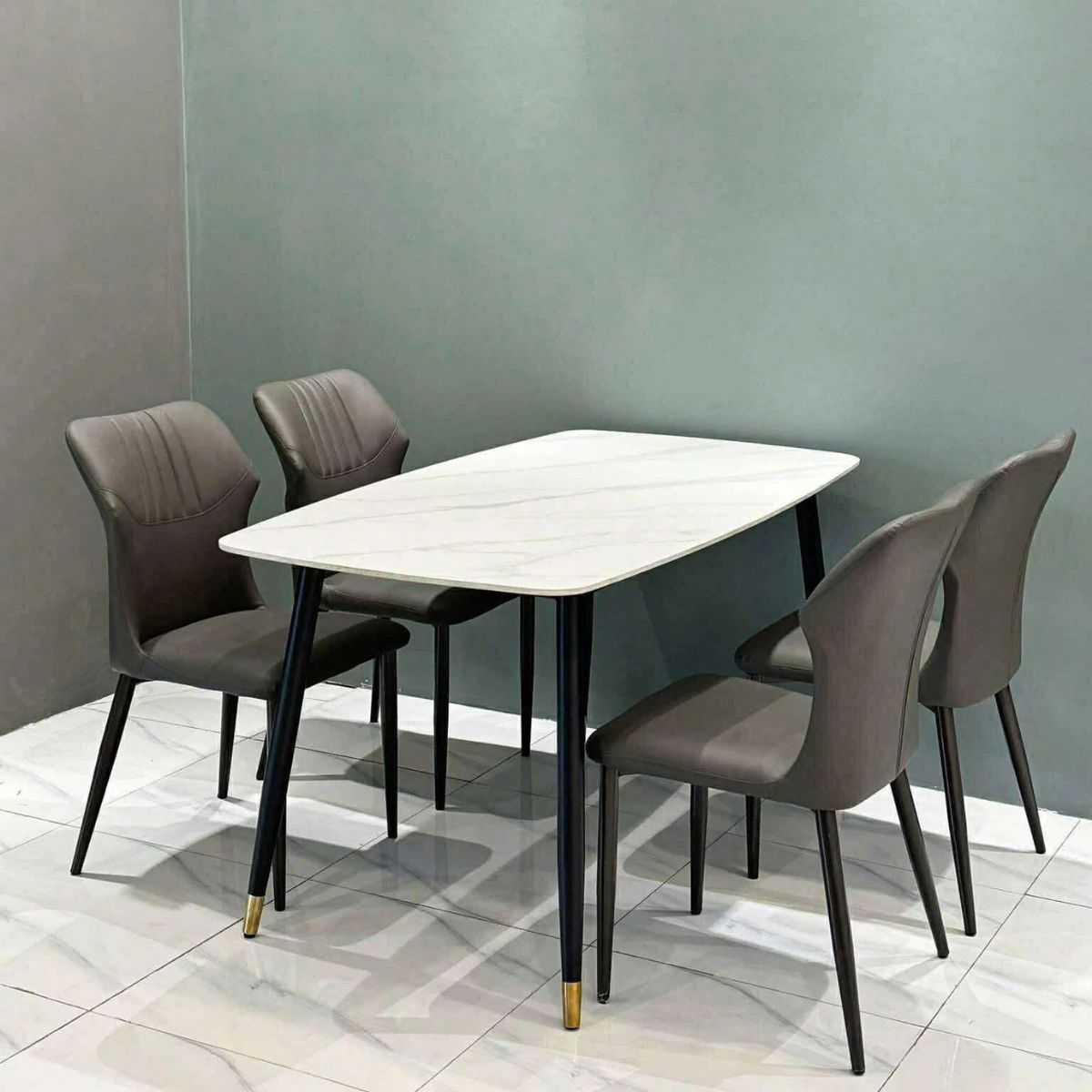 Bàn ăn mặt đá ceramic chân côn