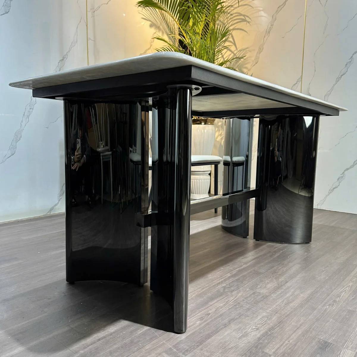Bàn ăn mặt đá vi tinh thể chân inox BAK40