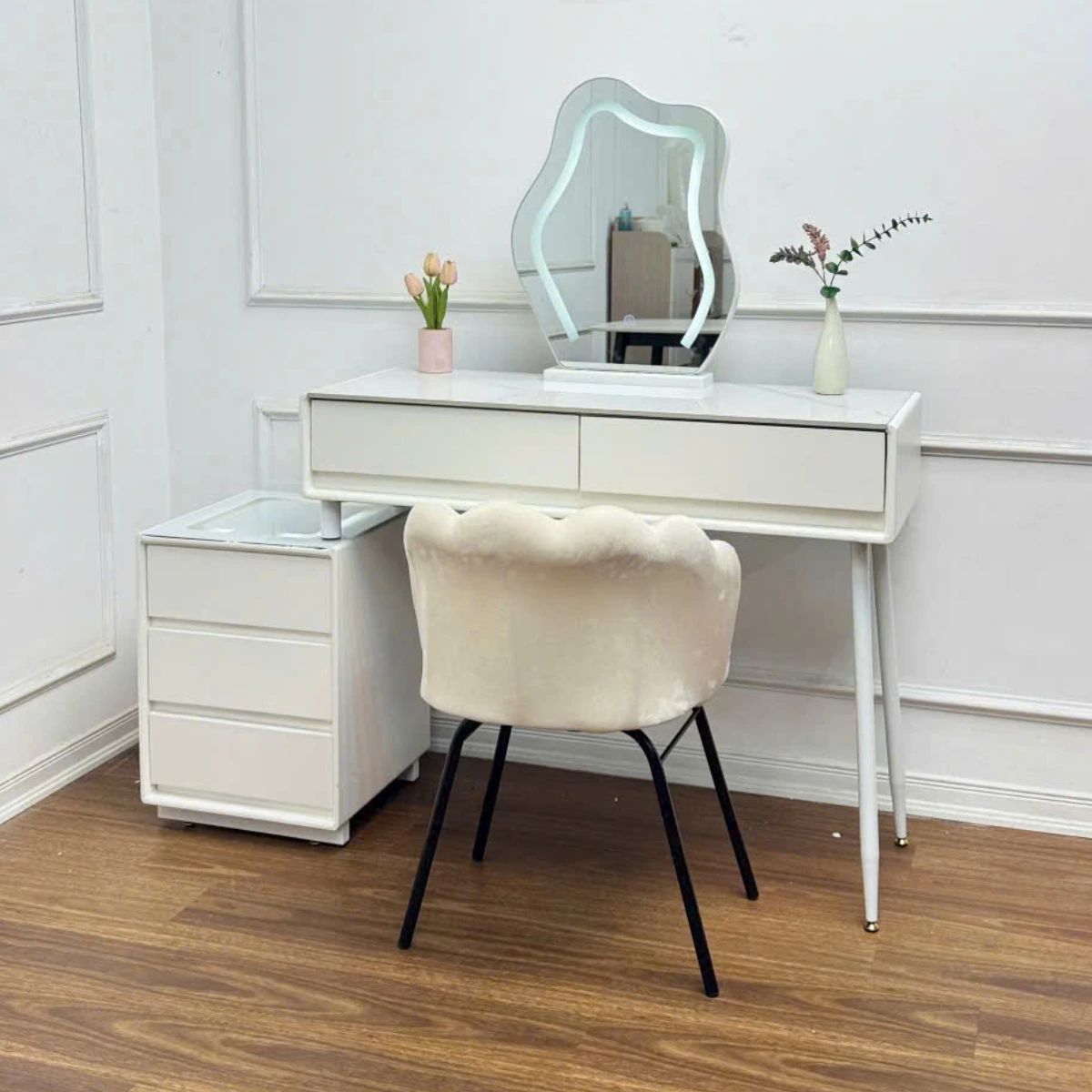 Bàn trang điểm kèm ghế hiện đại GK16
