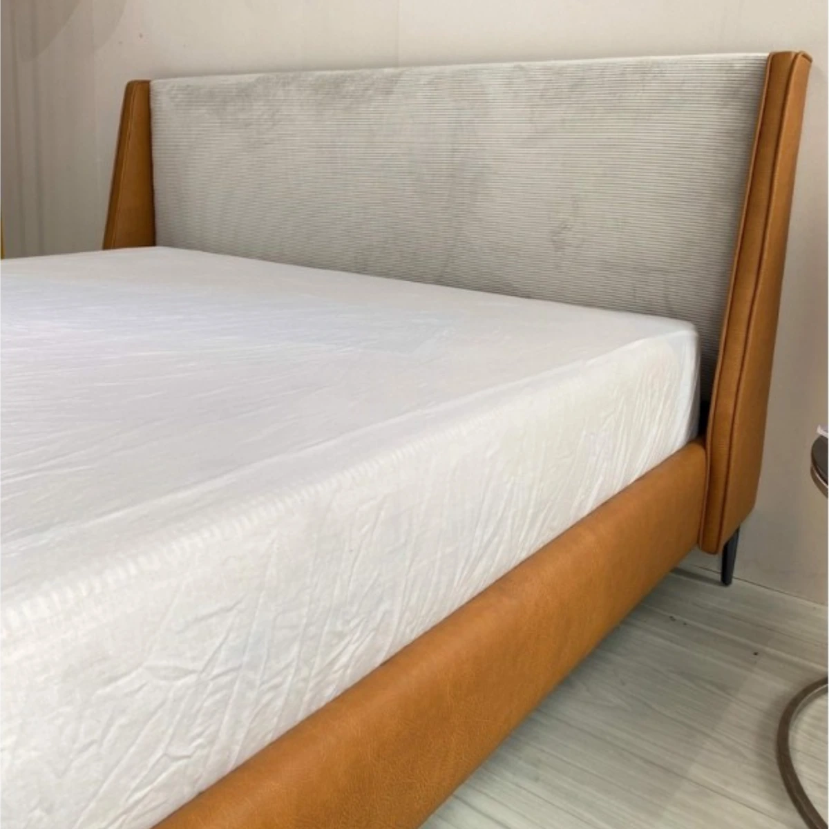 Giường bọc da vải nhung hiện đại
