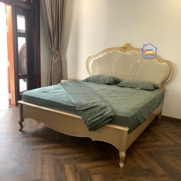 Giường bọc nệm hoàng gia nhập khẩu